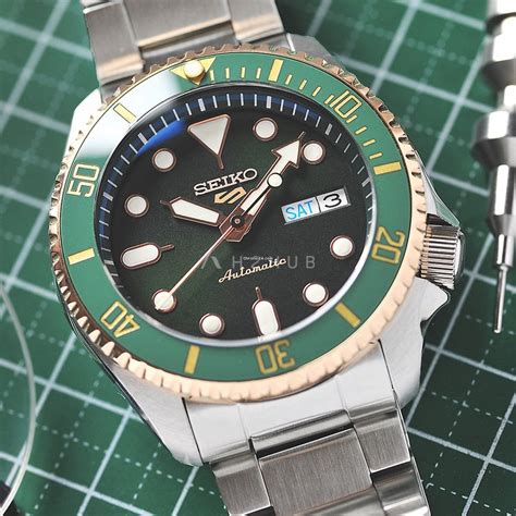 seiko hulk watch.